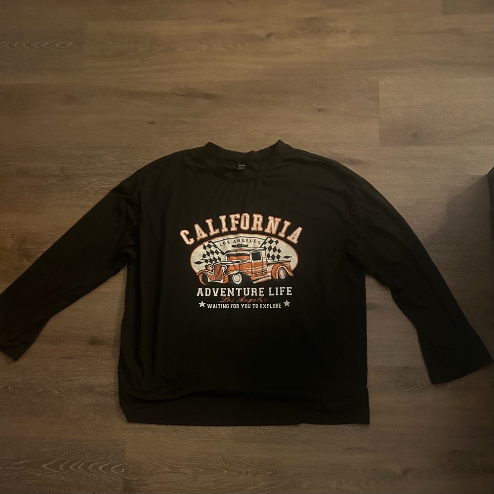 Oversized long sleeve graphic T